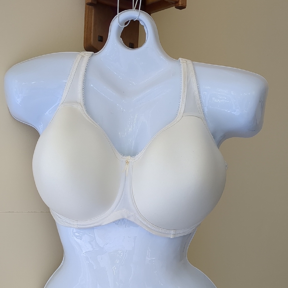 Wacoal Cream Full Coverage Bra Smooth Fabric